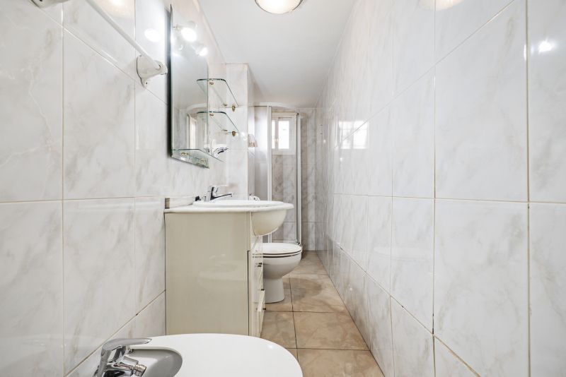 Bathroom Wall Tiling
